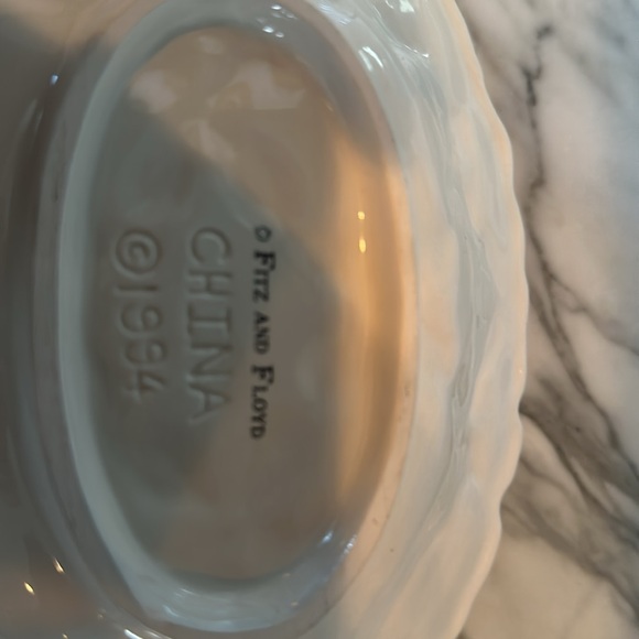 Very cute in perfect condition - no flaws or chips - candy or nut holiday dish. - Picture 4 of 5